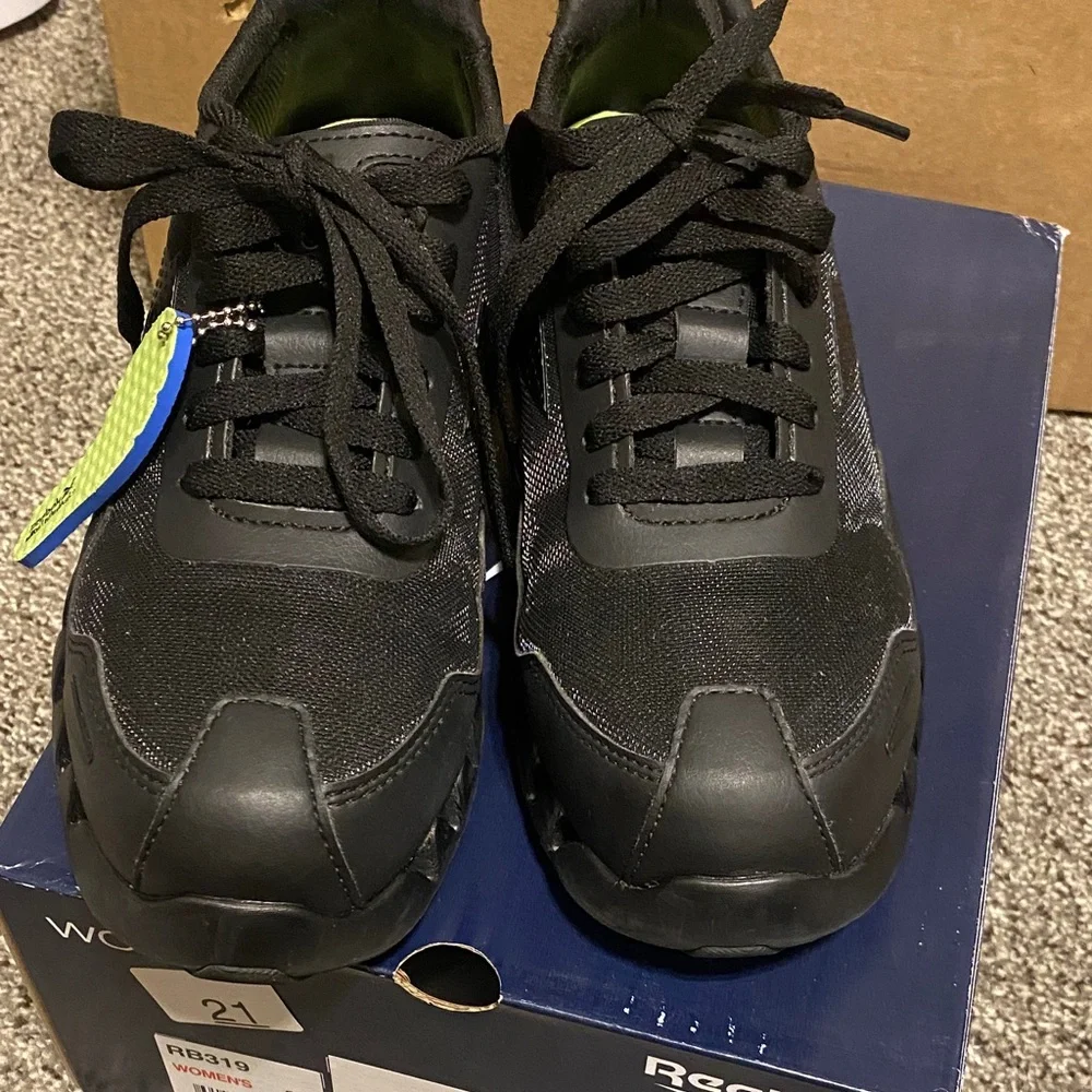 Excellent Condition Reebok Black Zig Pulse Work Women’s  Sneakers 8